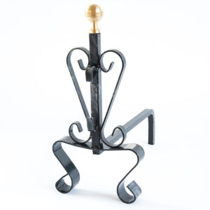 Coppia alari porta legno in ferro battuto con pomolo in ottone